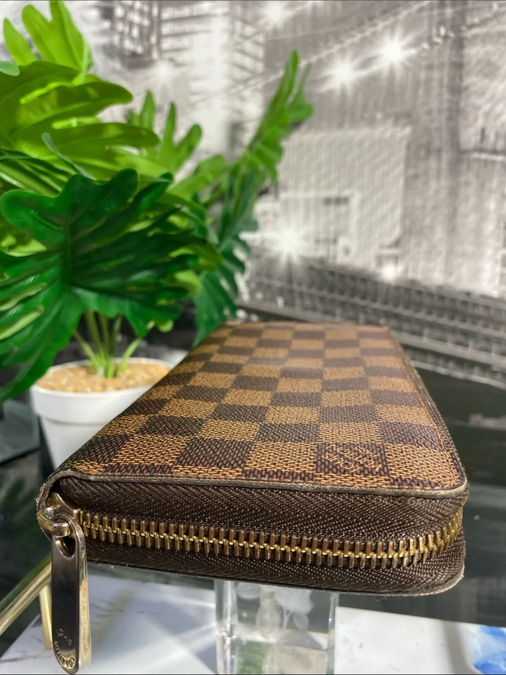 Authentic Rare Louis Vuitton Damier Zippy Wallet